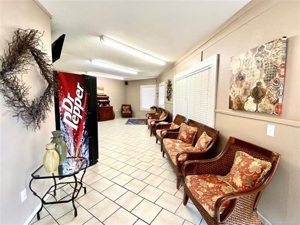 405 N Eufaula Ave, Coweta, OK 74429